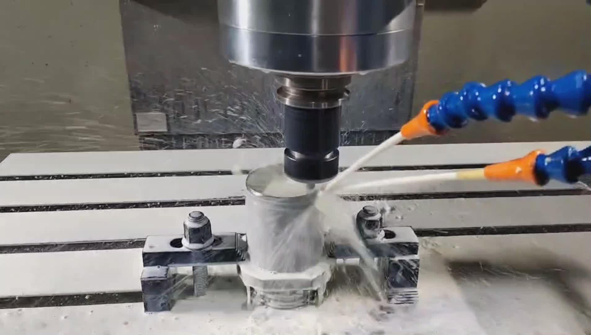 In via CNC praecisione machining improves accuracy