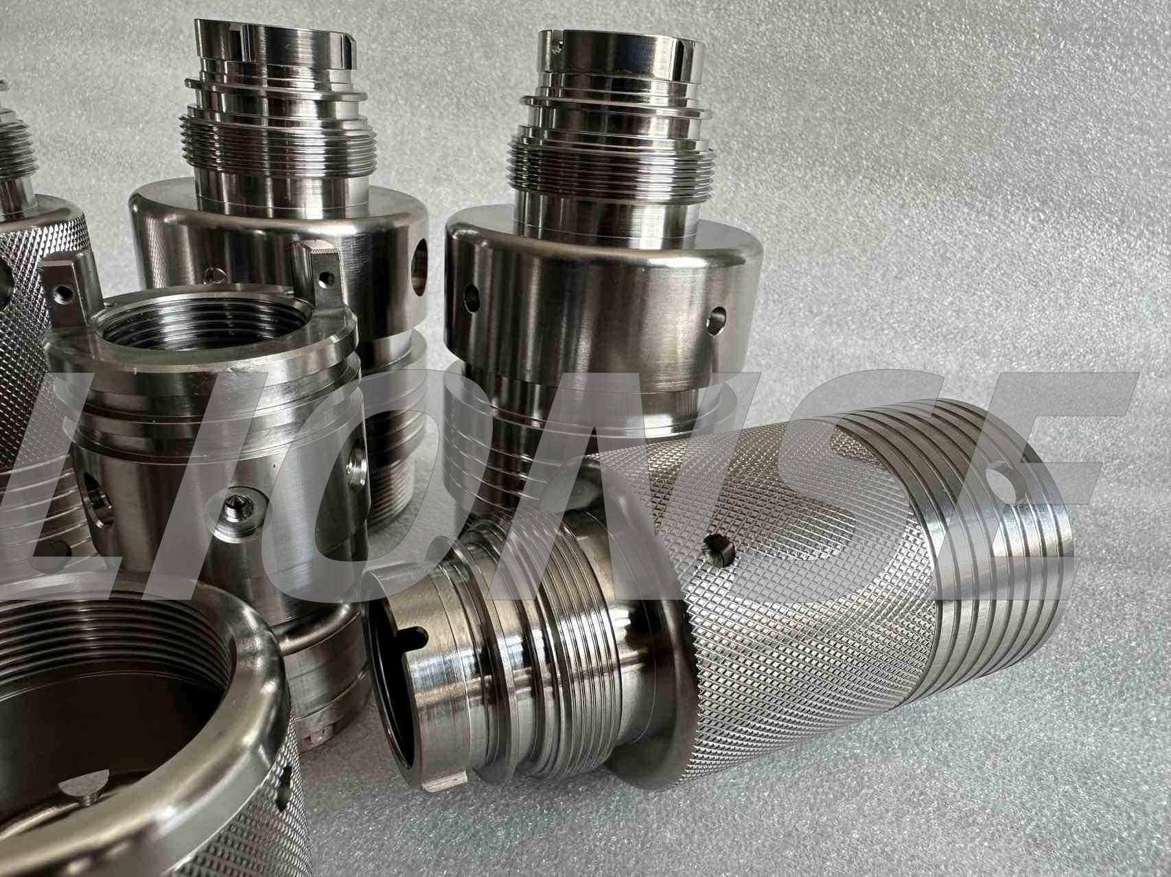 De diversis proprietatibus trium Titanium slow grades TC4, TC6 et TC11 in variis aspectibus