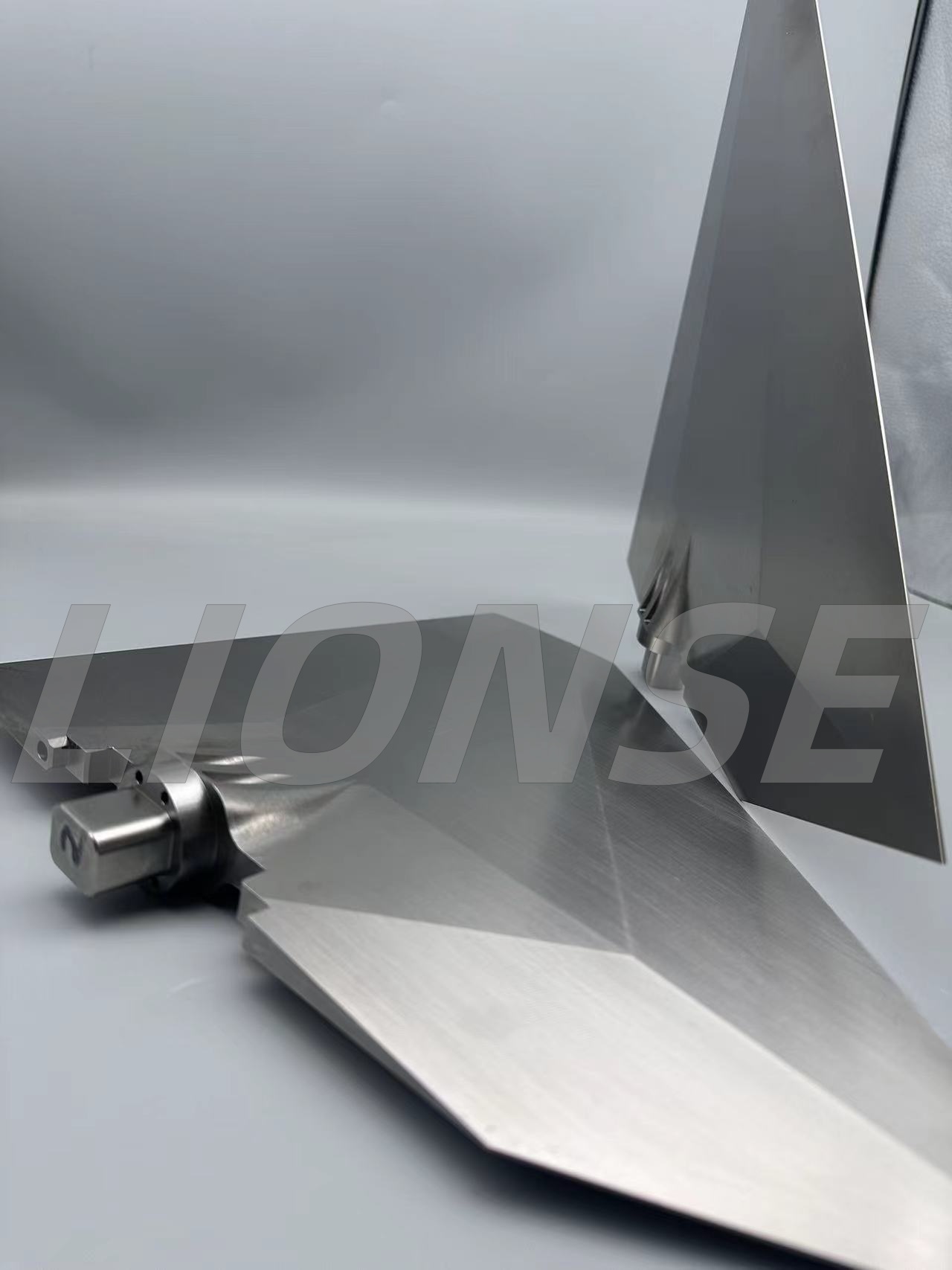 In partes V, axis CNC in aerospace vestibulum