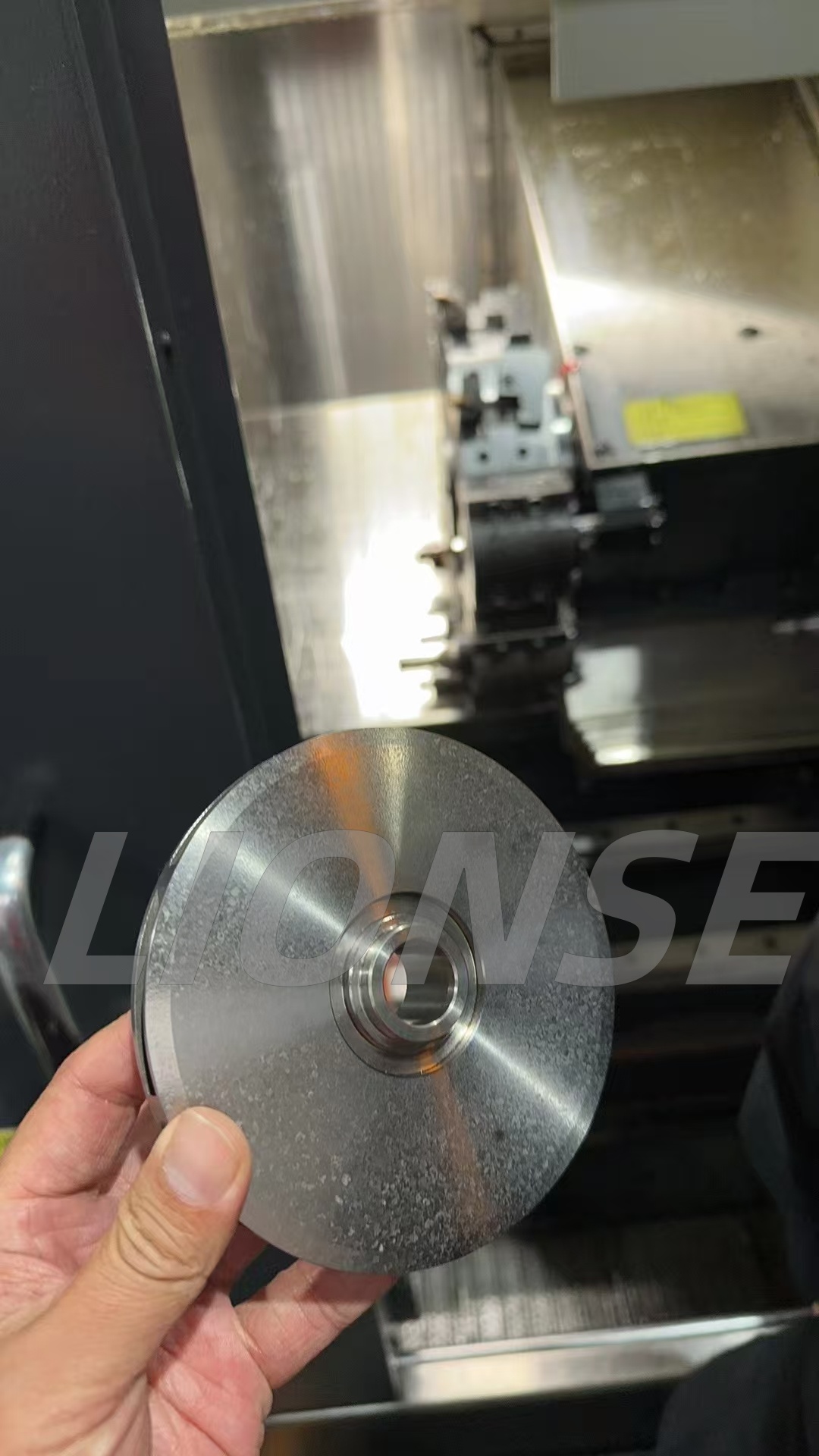 Quid sunt applications Titanium Alloys in Bookstive industria?