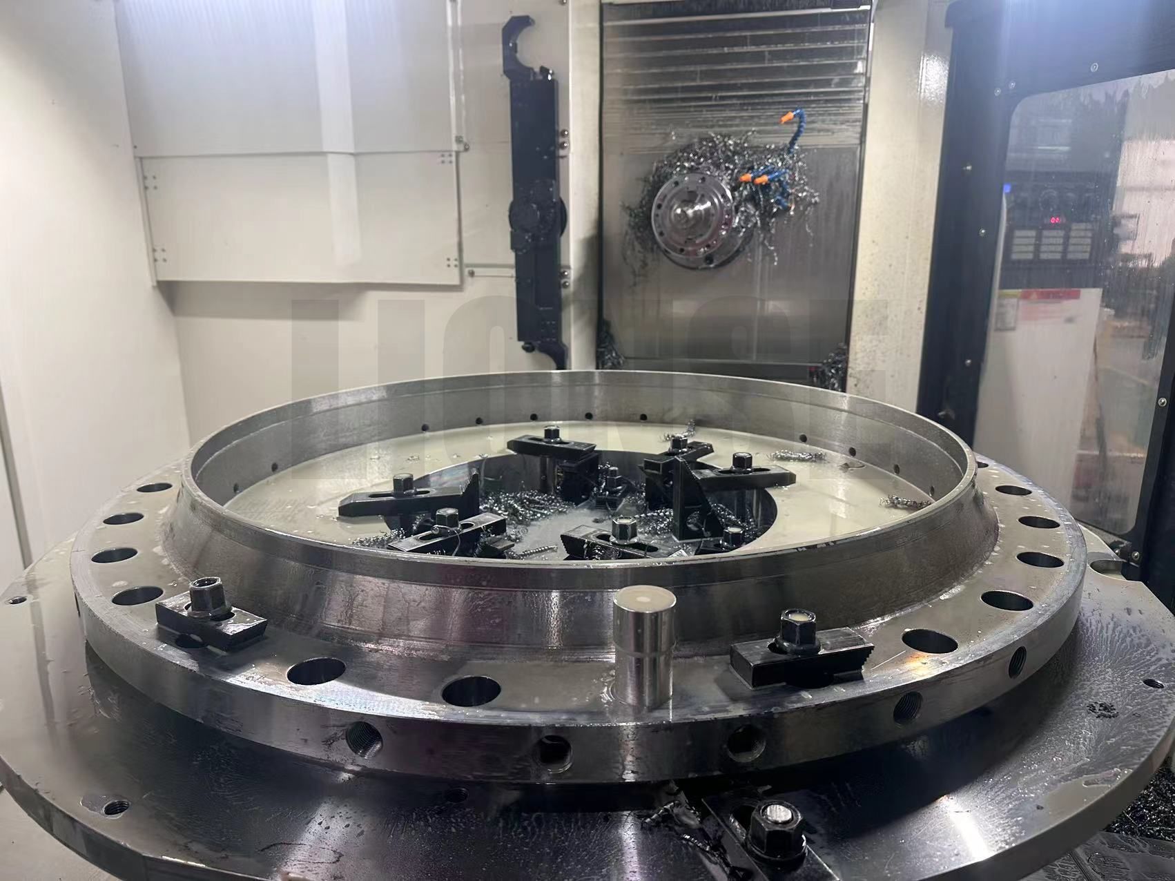 Quomodo curet foramen perpendiculum cum exercendis flangibus magna diametro?