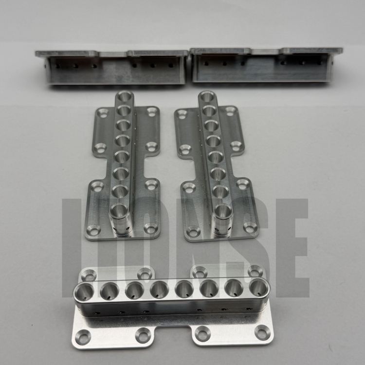 Quomodo est processus nigri aluminii partium acta?