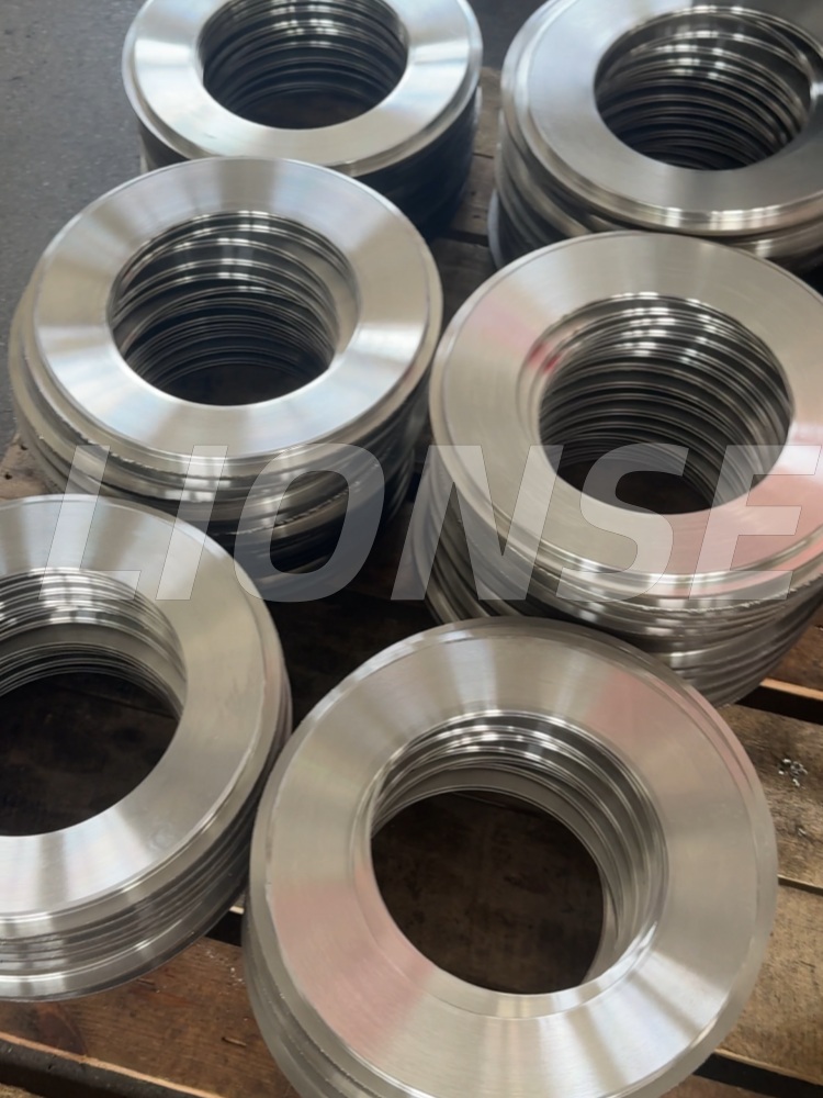 Quae sunt technicae difficultates in CNC machinatione solidi ferri inaculati, gasketes plani?